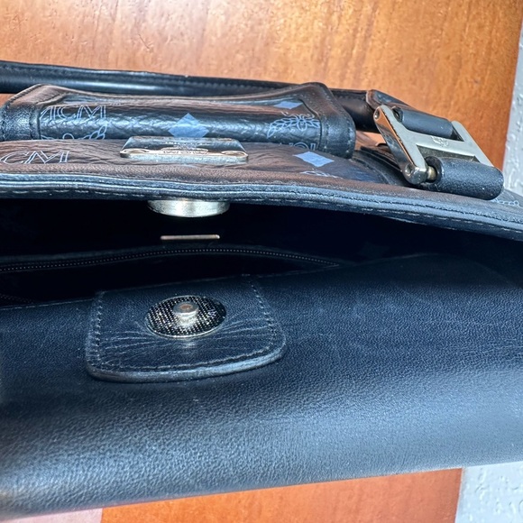 MCM VISETOS TOTE BLACK BAG/CHARM LOGO - Picture 12 of 13